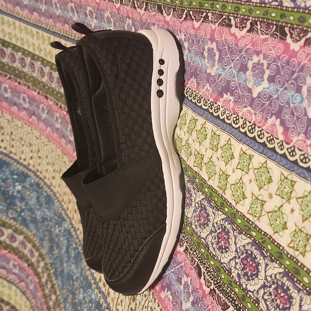 Shoes - Picture 2 of 3
